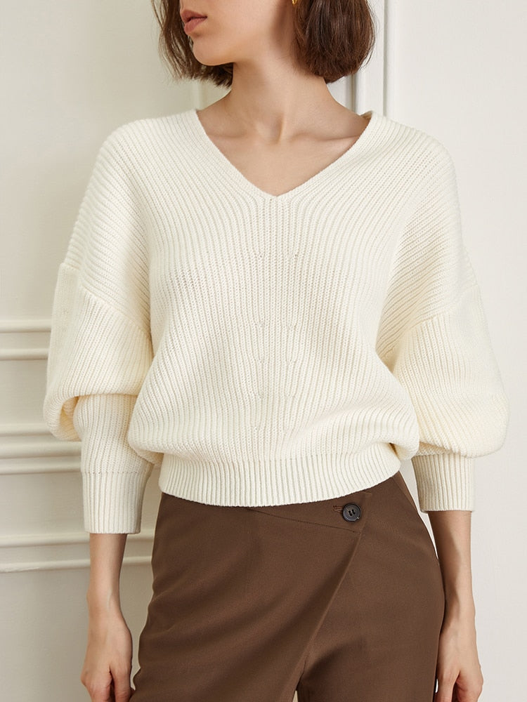 Zalia Atelier | Chic Style and Quality Cream Color Knit Sweater With V Neck and Lantern Sleeves