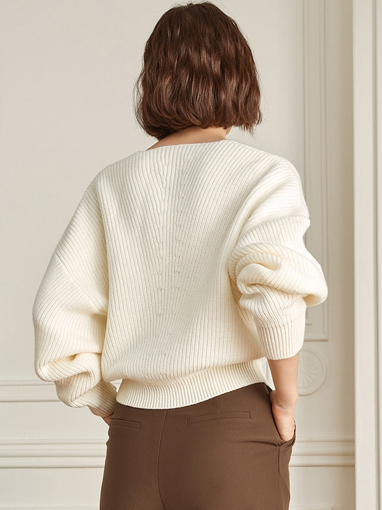 Zalia Atelier | Chic Style and Quality Cream Color Knit Sweater With V Neck and Lantern Sleeves