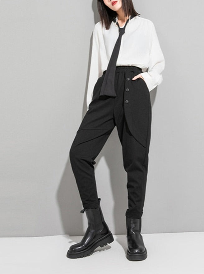 Black pants with elastic waist, pockets and buttons